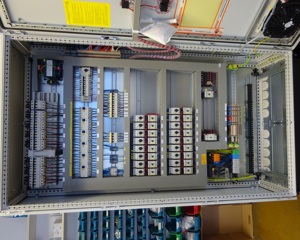 Control cabinet layer house UV600 5r6t